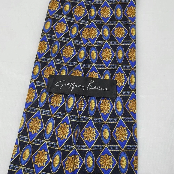 Geoffrey Beene Tie 57' Long 4' Wide Men's Tie Silk Necktie Multi Colored - Picture 4 of 6